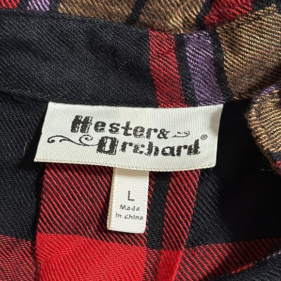 Hester & Orchard women’s size large button front plaid long roll-tab sleeves - Picture 6 of 12
